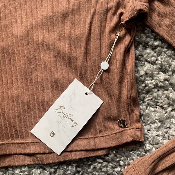 Buffbunny Ribbed Crop - Picture 2 of 3